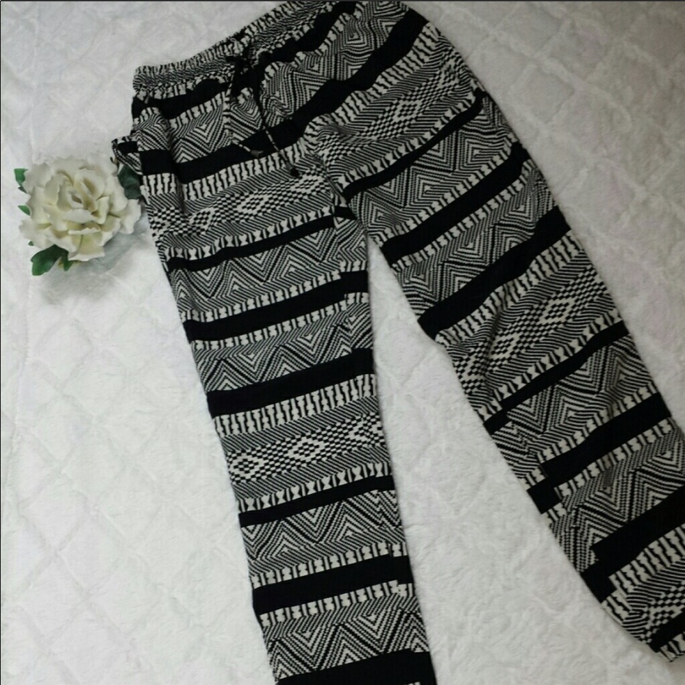 💙 50% off Body Central  Black Aztec Pants